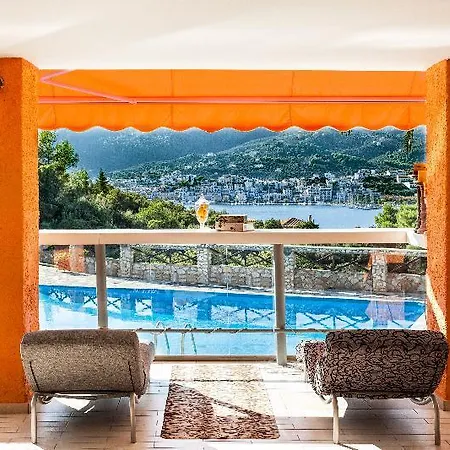 Hotel de apartamente Takis 4*