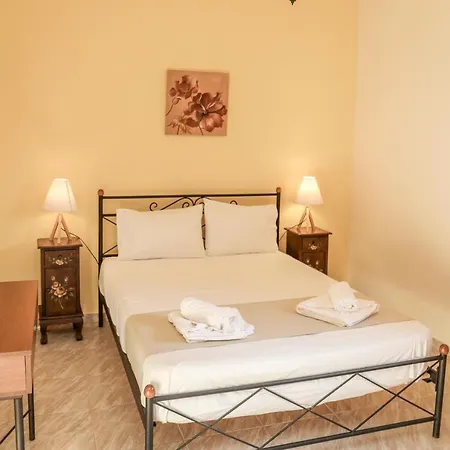 Takis מלון דירות 4*