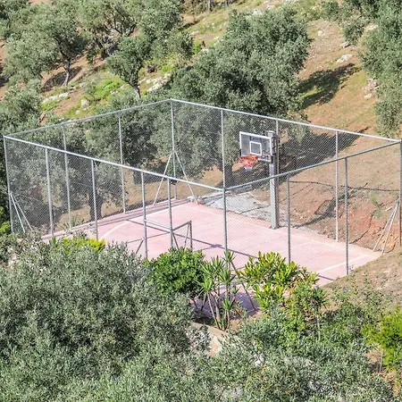 Takis מלון דירות