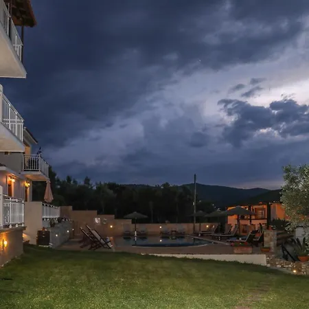 Takis מלון דירות 4*