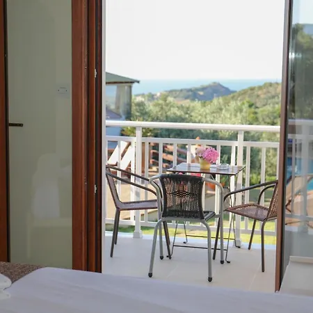 מלון דירות Takis