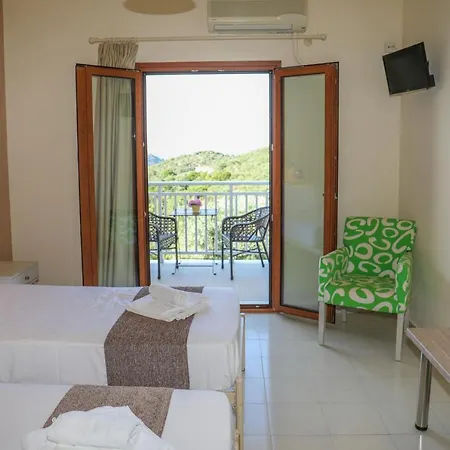 Takis Aparthotel 3*