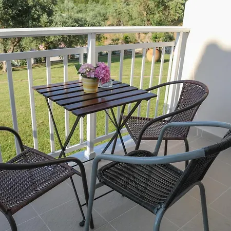 Takis מלון דירות Ksanemos